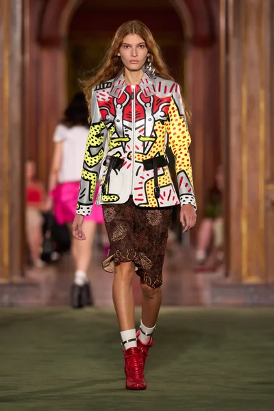 Look 30